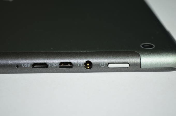 Anschlüsse für Micro-USB, Mini-HDMI, Mini-Klinke und die kleine Power-Taste.