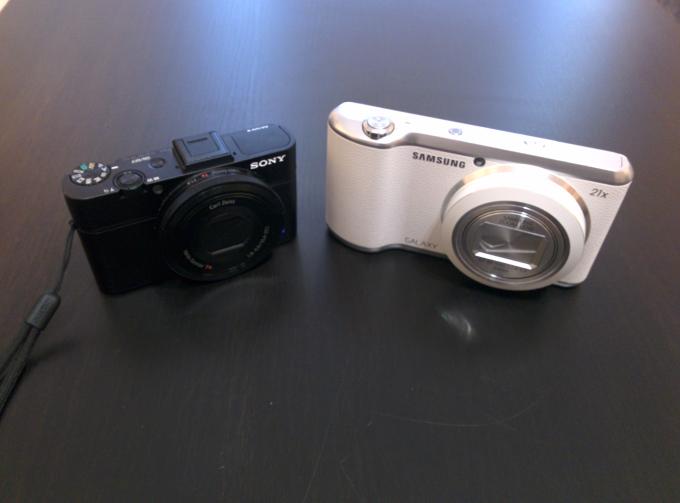 Im Vergleich zu einer Kompaktkamera wie der Sony RX 100 fällt die Galaxy Camera 2 riesig aus