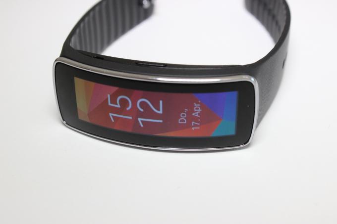 Samsung Galaxy Gear Fit Im Test Das Beste Ist Noch Immer Nicht