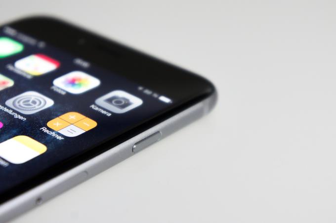 Mit dem iPhone 6 Plus bot Apple erstmals eine Modellvariante mit einem deutlich größeren Bildschirm an