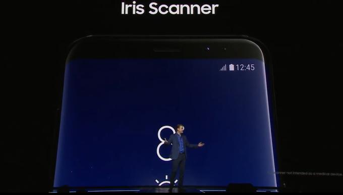 Das Telefon kommt mit Iris-Scanner