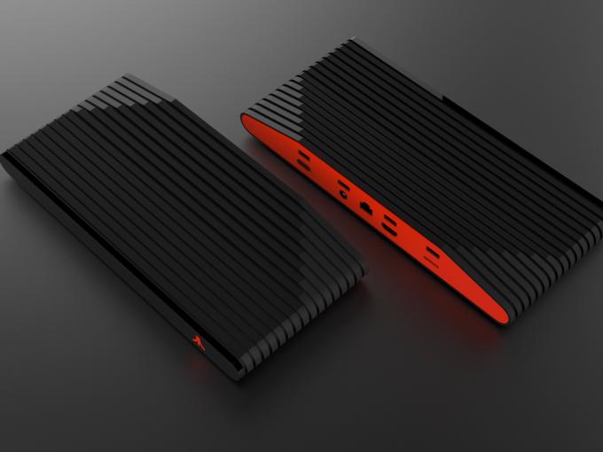 Die Atari Box in rot-schwarzer Optik. Auf der Rückseite erkennt man unter anderem vier USB-Anschlüsse und einen Steckplatz für Micro-SD-Karten.