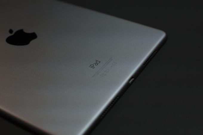 Auf der Rückseite des iPad kann man die Modellnummer ablesen