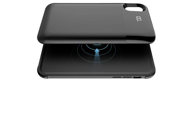 Das hardwrk Magnetic Battery Case kommt in zwei Teilen: Einer soliden aber dennoch dünnen Schutzhüllen und einer potenten Powerbank, die magnetisch an der Hülle haftet und das iPhone im Bedarfsfall ganz ohne Kabel lädt.