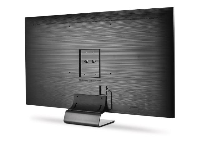 Der ultraschlanke QE65Q90R wiegt knapp 30 Kilo und lässt sich auf einem Standfuß sowie an der Wand montieren.