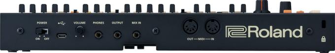 Auf der Rückseite befindet sich der Anschluss für das eingebaute USB-Audio/MIDI-Interface sowie das klassische MIDI-Pärchen, für die analoge Einbindung sorgt ein Clock-Eingang auf der Oberseite.