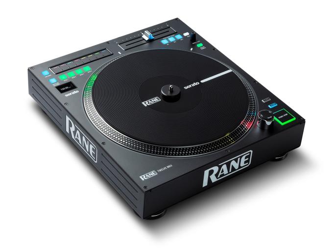 Der 2-Kanal-Battlemixer Seventy mit dem Turntable Controller Twelve MKII.