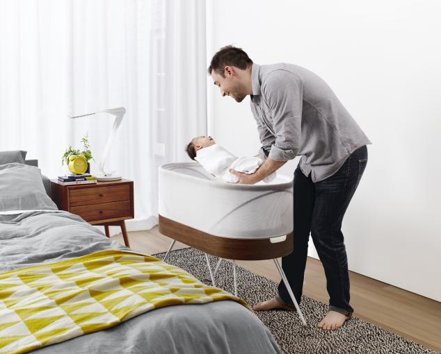 Babys, die dir den Schlaf rauben, kannst du mit der Snoo Smart Sleeper Wiege beikommen.