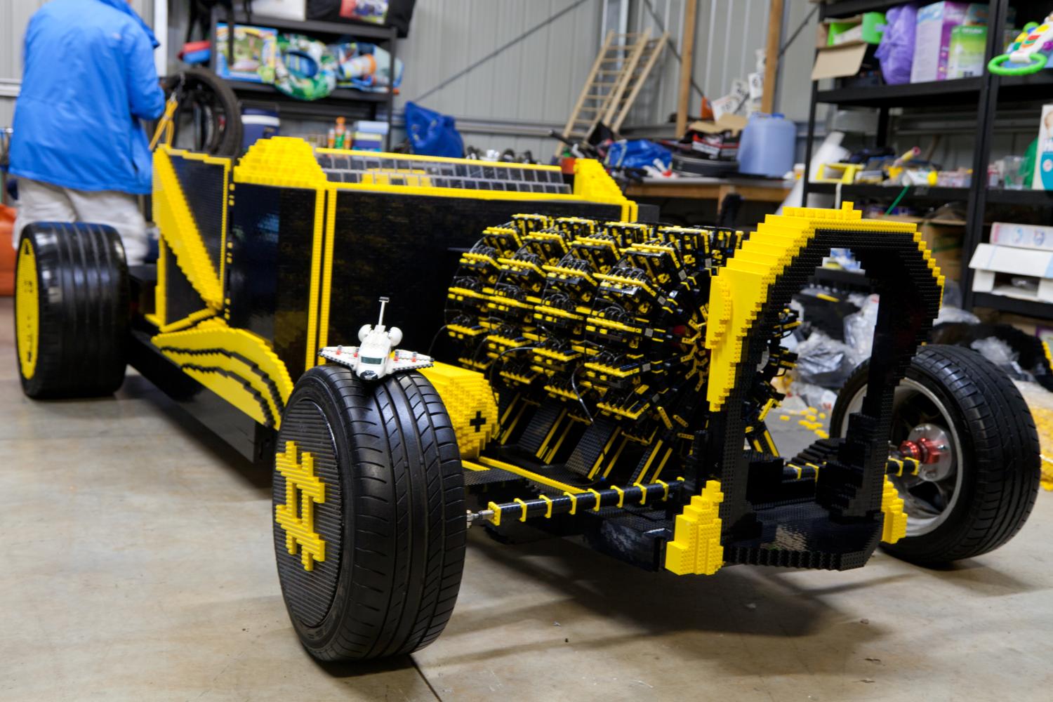 Funktionstüchtiges Auto aus Lego | TECH.DE
