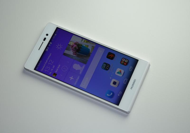Begeistert auf den ersten Blick: Das elegantes Design, der Full-HD-Bildschirm und Huaweis nützliche Benutzeroberfläche. 0