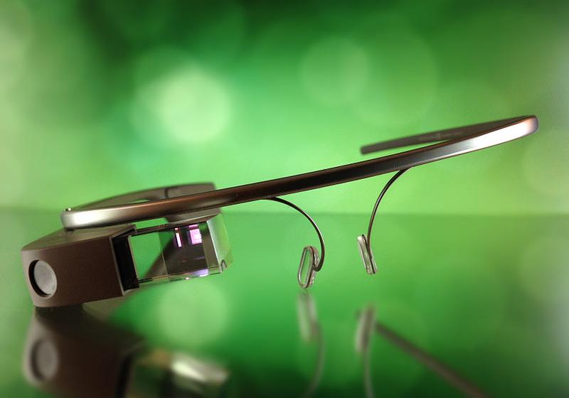 Wikipedia, Photo of Google Glass by Dan Leveille, Danlev