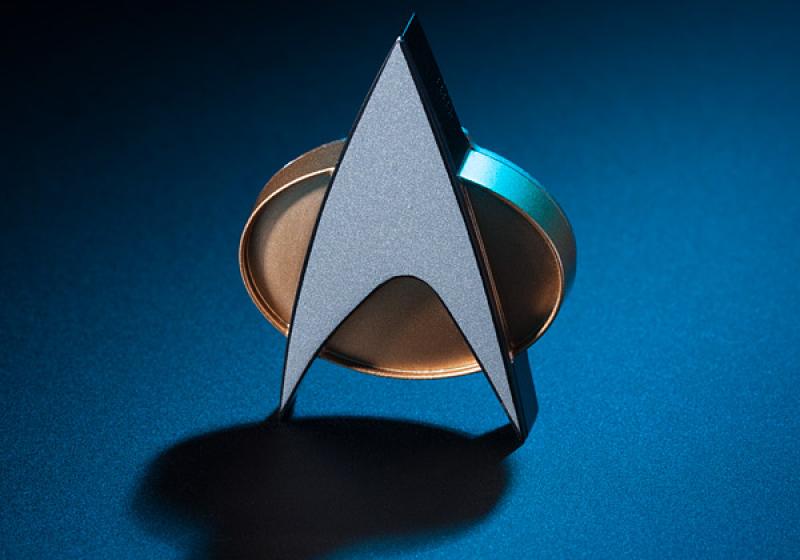 Die ComBadge ist Realität geworden via ThinkGeek