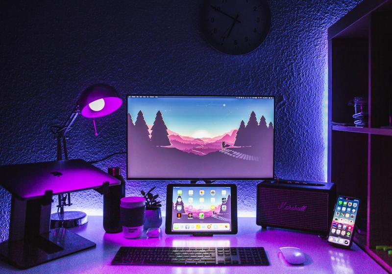 https://www.reddit.com/r/macsetups/comments/b3ts49/student_dorm_set_up/