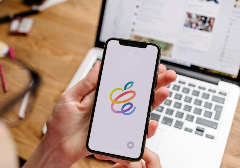 https://www.behance.net/gallery/64669393/iPhone-X-Free-Mockup-02 / Parker Ortolani / 9to5Mac