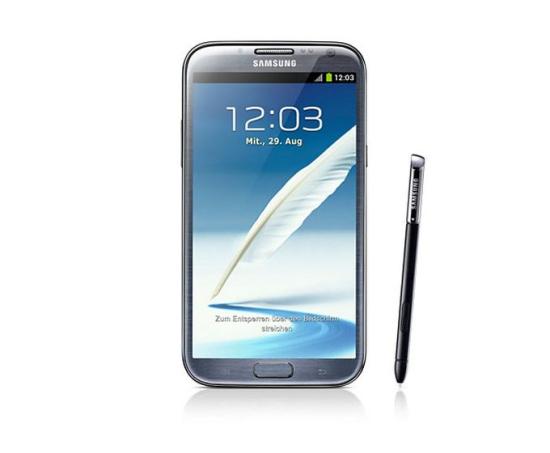 Mit dem Samsung Galaxy Note 2 hat Samsung bereits einen Riesenoschi im Programm. Das 151 x 81 x 9,45 mm große Gerät verfügt über ein 5,55 Zoll großes Display.  Samsung