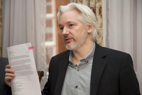 Julian Assange im Jahr 2014 Staatskanzlei Ecuadors, CC BY-SA 2.0