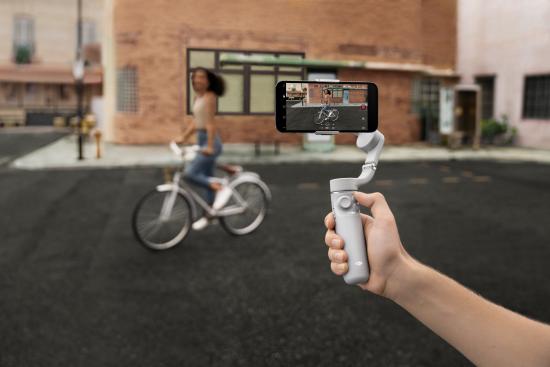 Der DJI OM 5 erkennt automatisch seine Umgebung und empfiehlt eine entsprechende Aufnahmesequenz. Hersteller